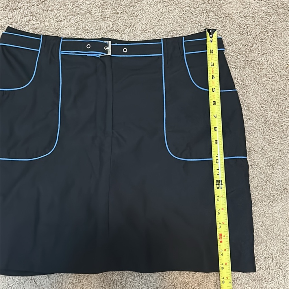 IZOD x-tra dry Golf Skort black with belt.  blue trim roomy pockets size 12 - Picture 4 of 6
